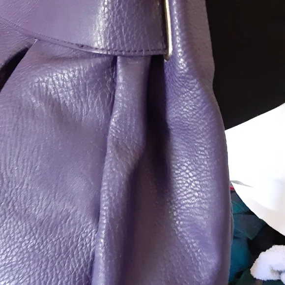 Olive and Joy Purple Handbag Like New Hobo - Picture 10 of 10